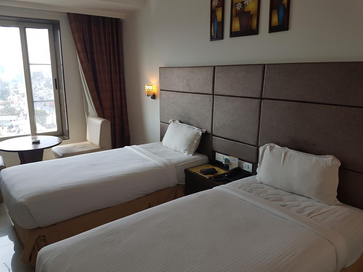 Hotel Sitara Grand Miyapur Hyderabad Esterno foto