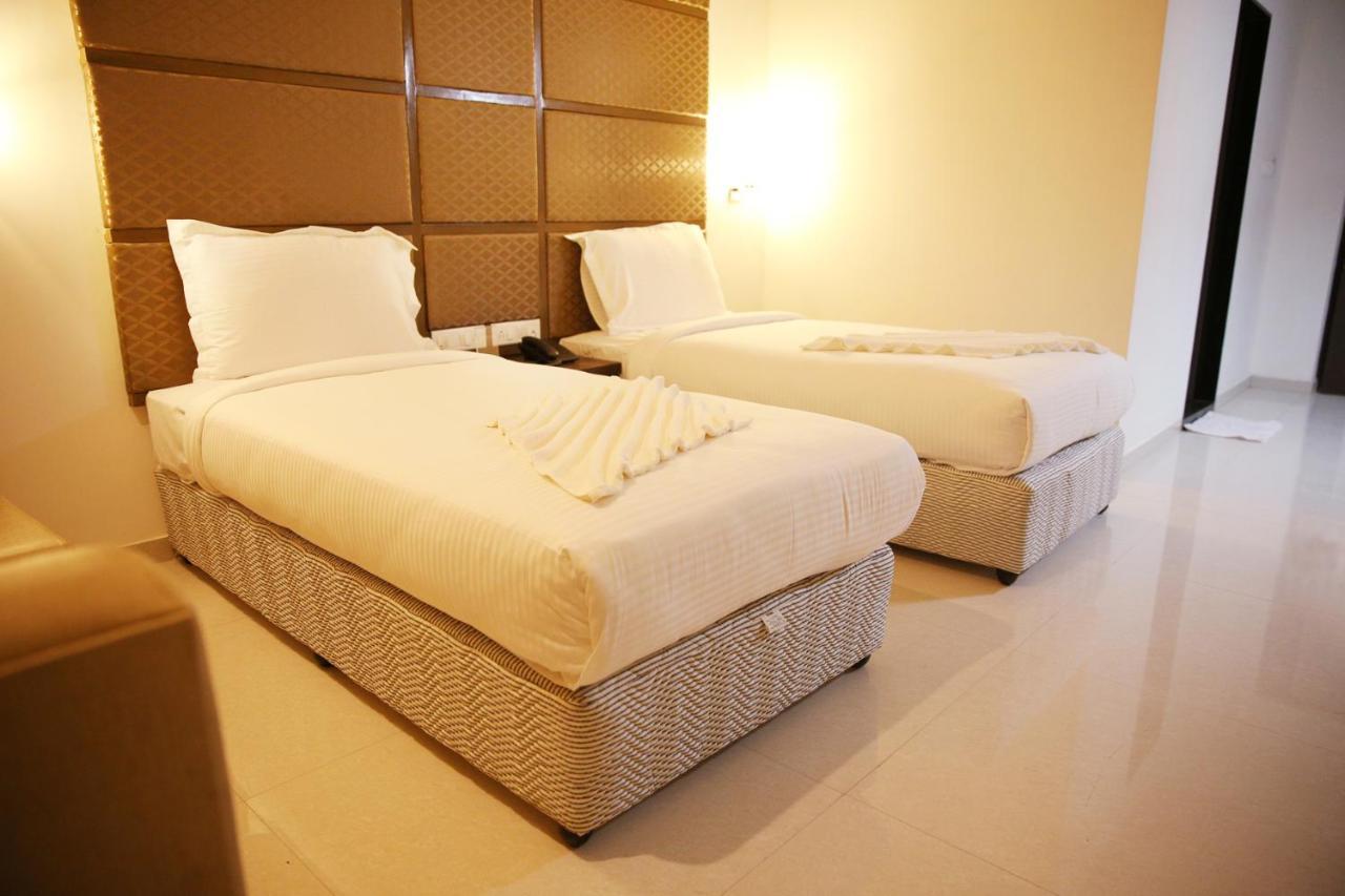 Hotel Sitara Grand Miyapur Hyderabad Esterno foto