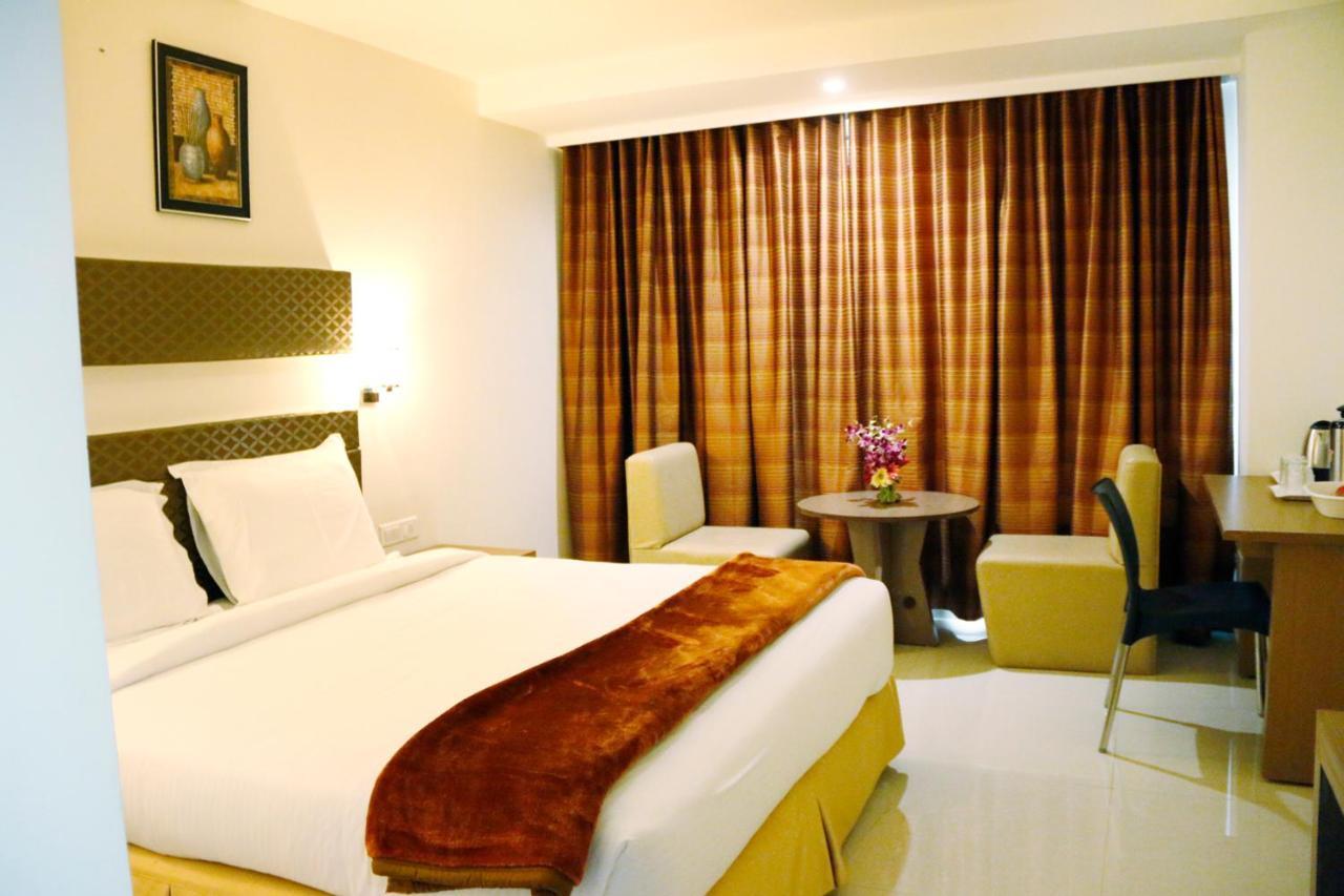 Hotel Sitara Grand Miyapur Hyderabad Esterno foto
