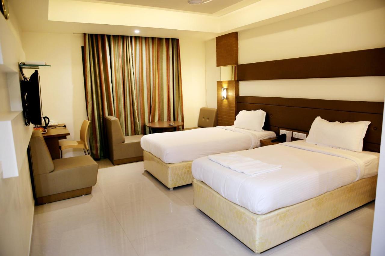 Hotel Sitara Grand Miyapur Hyderabad Esterno foto